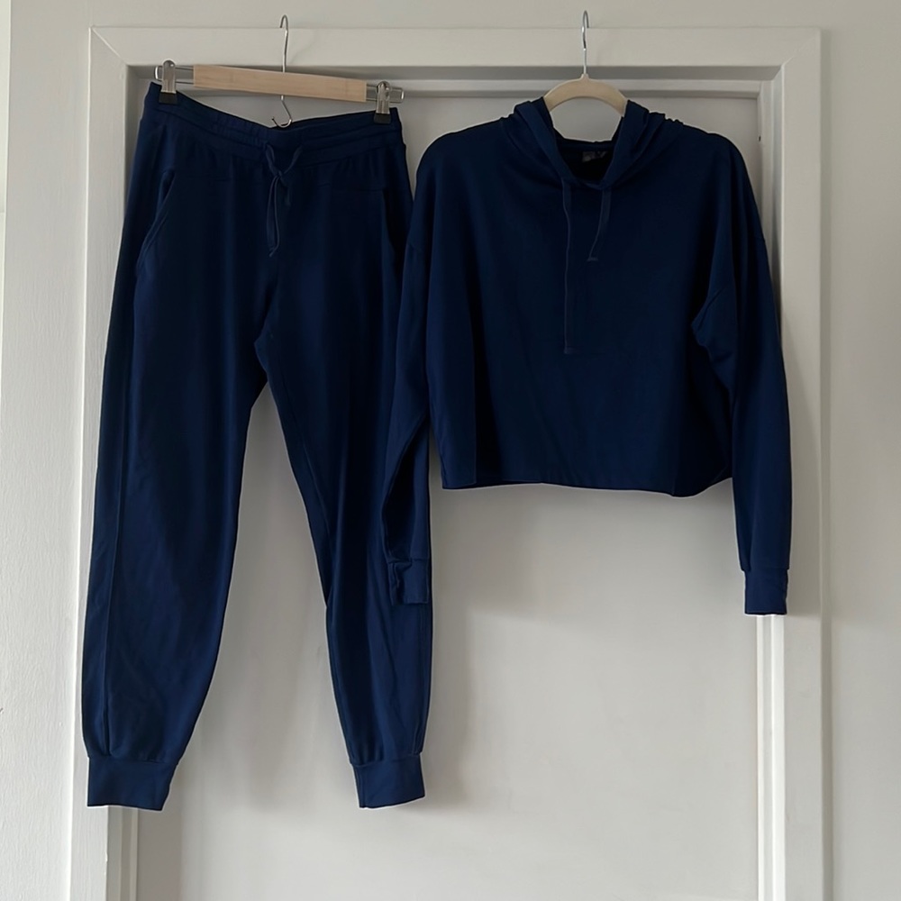 Zella joggers and cropped sweatshirt set